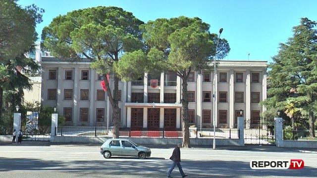 Pas SHBA, edhe Shqipëria jep pasaporta për të gjithë ata që lindin në territorin e vendit tonë