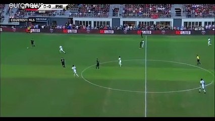 شاهد: لاعب أمريكي يلجأ إلى طريقة غير متوقعة للمطالبة بوقف العنف المسلح