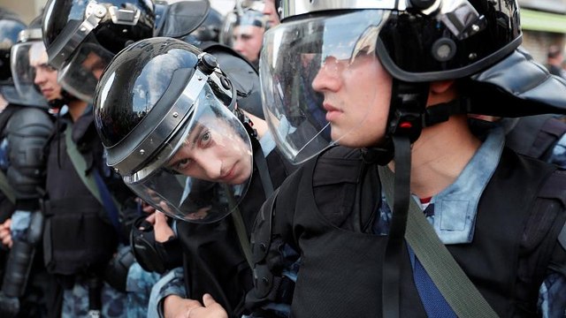 Замечен на акции протеста с ребёнком? Можешь лишиться родительских прав