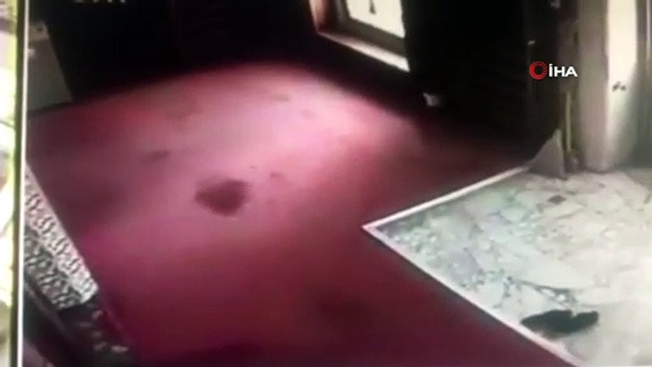 Kağıthane'de camiyi kundaklayan şahıs kamerada