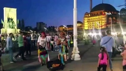Taksim'de Kızılderili sanatçılara yoğun ilgi