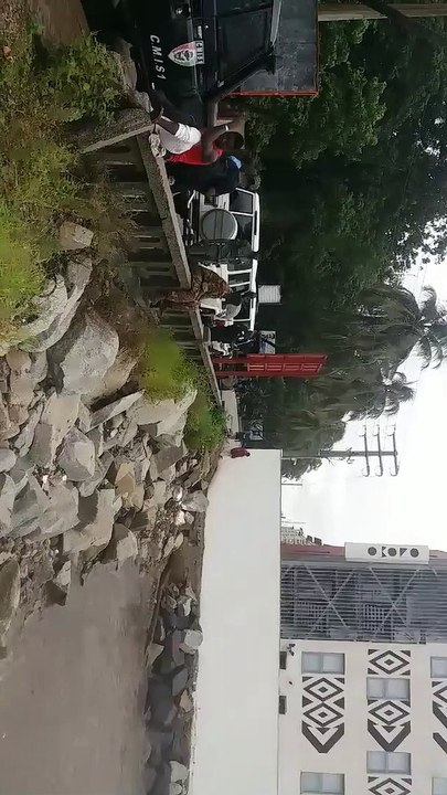 Un hélicoptère militaire perdu en mer: Les recherche se poursuivent pour retrouver des survivants....