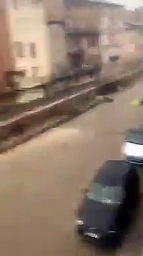 Les rues coimplétement inondées à Montbrison