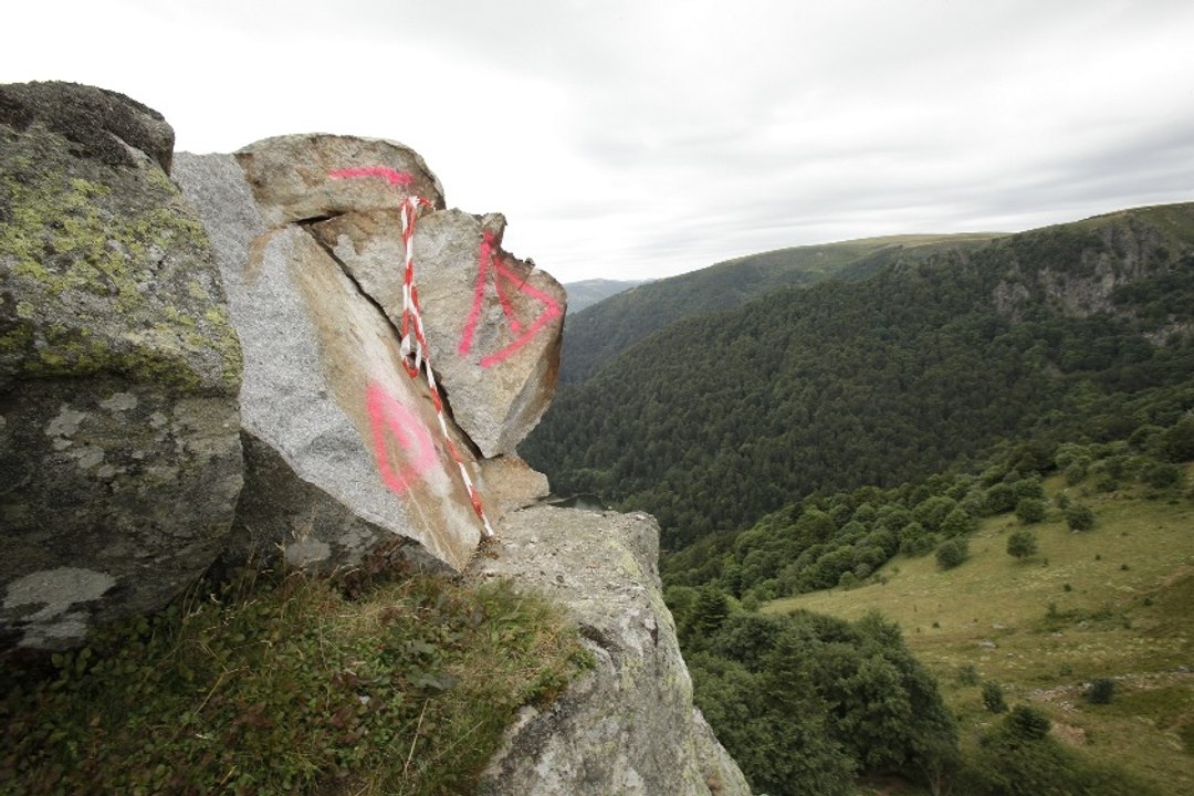 Rochers menaçants de s'effondrer : le GR5 coupé au-dessus du Schiessroth