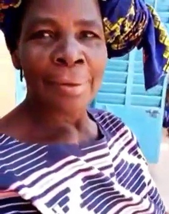 Elles sont trop chouettes nos mémés. Admirez la bonne humeur !