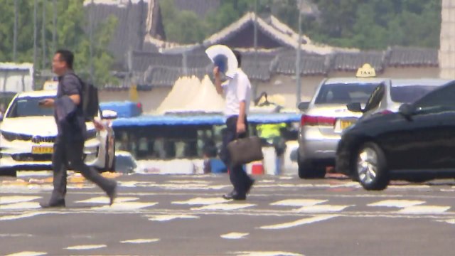 [날씨] 다시 폭염경보, 서울 35℃...주말 더위 절정 / YTN