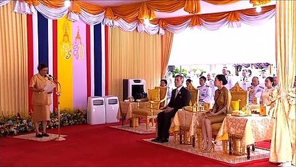 ราชินีนุ้ย สุทิดา เริ่มบังอาจ! ดูสายพระเนตรที่จิกตามองกรมสมเด็จพระเทพฯ น่าเกลียดมากๆ