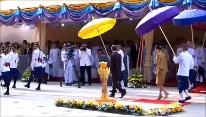 ซูมกันชัดๆ ราชินีนุ้ย สุทิดา เดินสะบัดหน้าเชิ่ดหนีกรมสมเด็จพระเทพฯ และฟ้าหญิงพัชรกิติยาภาฯ