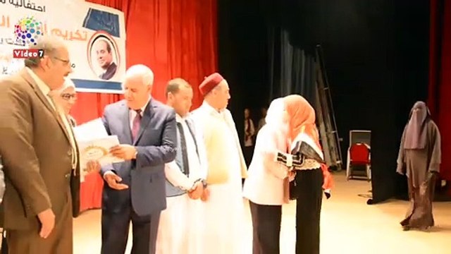 محافظ مطروح يكرم أوائل الشهادات الثانوية ومسئولى التعليم