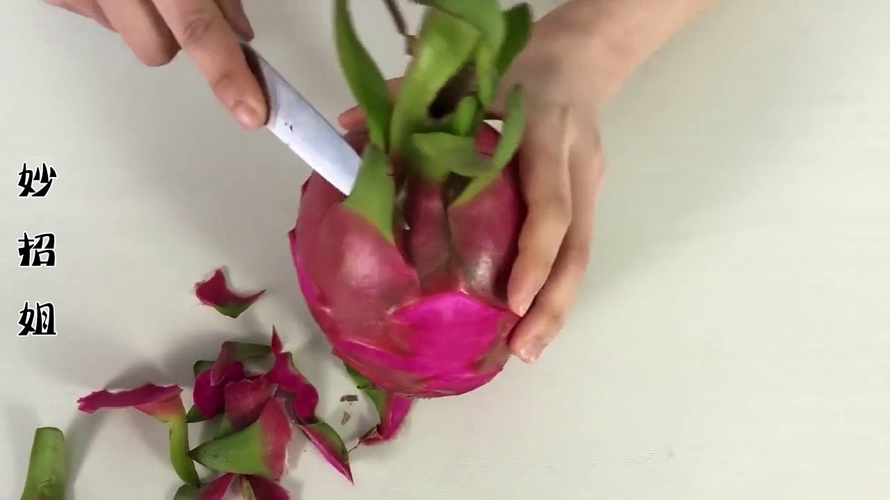 【Cut dragon fruit】过年家里来客人了，妈妈叫我火龙果这样切，亲戚朋友看到都夸好