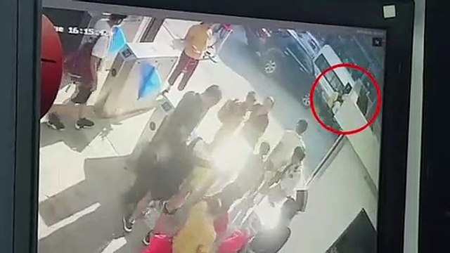 [ Clip ]: Khoảng khắc đưa học sinh tử v.ong th.ương tâm vì bị Trường Quốc tế Gateway bỏ quên trên xe ôtô