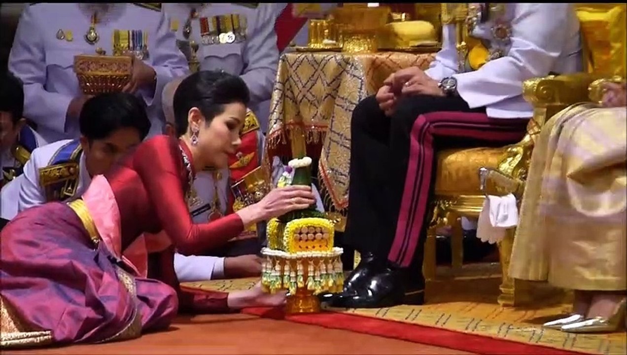 จะไม่แต่งตั้งหม่อมก้อย สินีนาฎ ขึ้นเป็นเจ้าคุณพระได้ไง! ก็ในเมื่อท่านมีโอรสแล้ว เดี๋ยวก็ได้สถาปนาเร็วๆ นี้