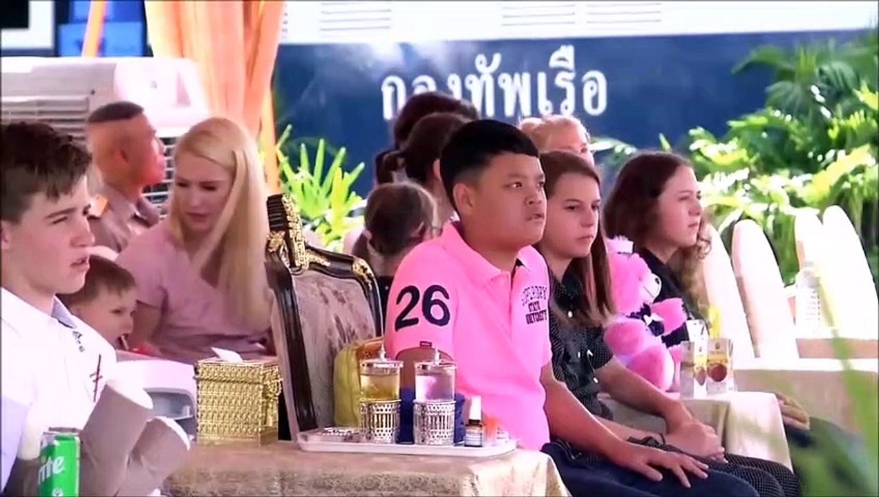 อ้าววววงง! นั่นมันท่านผู้หญิงศรีรัศมิ์ ไหนว่าโดนขัง เดินตามฟ้าชายทีปังกร ภาพหลุดออกข่าว ดูเลย!!! ข่าวช่องนี้ถ่ายติด