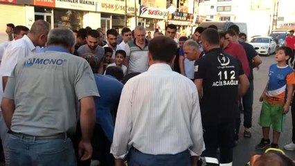 Yolun karşısına geçmeye çalışırken otomobile çarptı