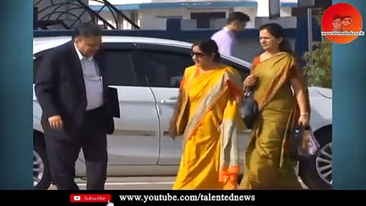 सुषमा के लिए विदेशी महिला का गाना 'इचक दाना विचक दाना' | Sushma Swaraj Memories | Uzbekistan