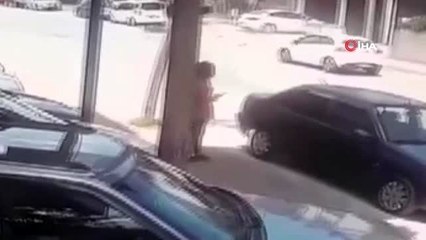 Motosiklet ile otomobilin karıştığı kaza kamerada