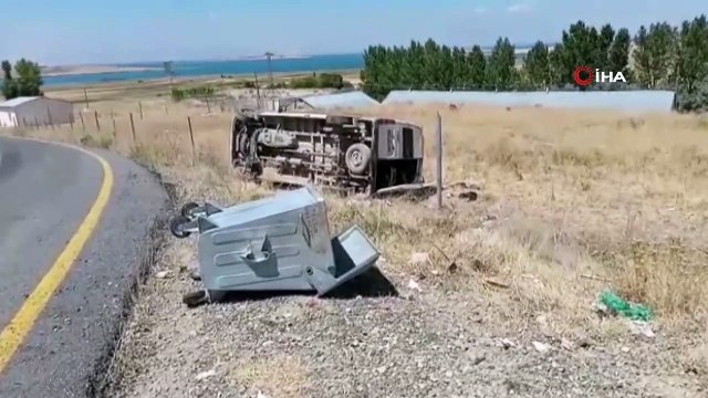 Kaçak göçmenleri taşıyan minibüs takla attı: 8 yaralı