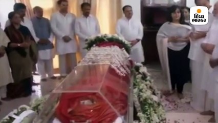 સુષમા સ્વરાજના પાર્થિવ દેહને શ્રદ્ધાંજલિ આપતા મોદી-અડવાણી, રામગોપાલ યાદવ રડી પડ્યા