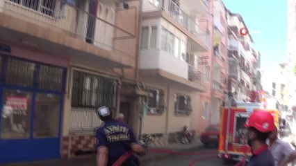 Mahalleli seferber oldu, yangında mahsur kalan öğrenci böyle kurtarıldı