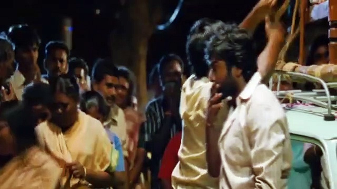Pannaiyaarum Padminiyum - Pesuraen Pesuraen