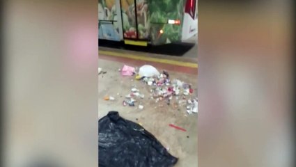 Vandalismo: lixo é espalhado pelo Terminal Oeste