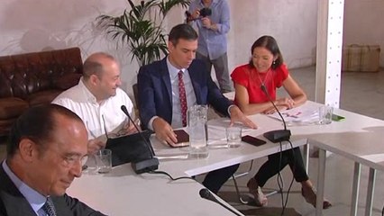 Pedro Sánchez se reúne con colectivos de la Industria y el Turismo
