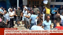 Report TV - Militantë të PD-së dhe punonjës mblidhen përpara Bashkisë së Kamzës