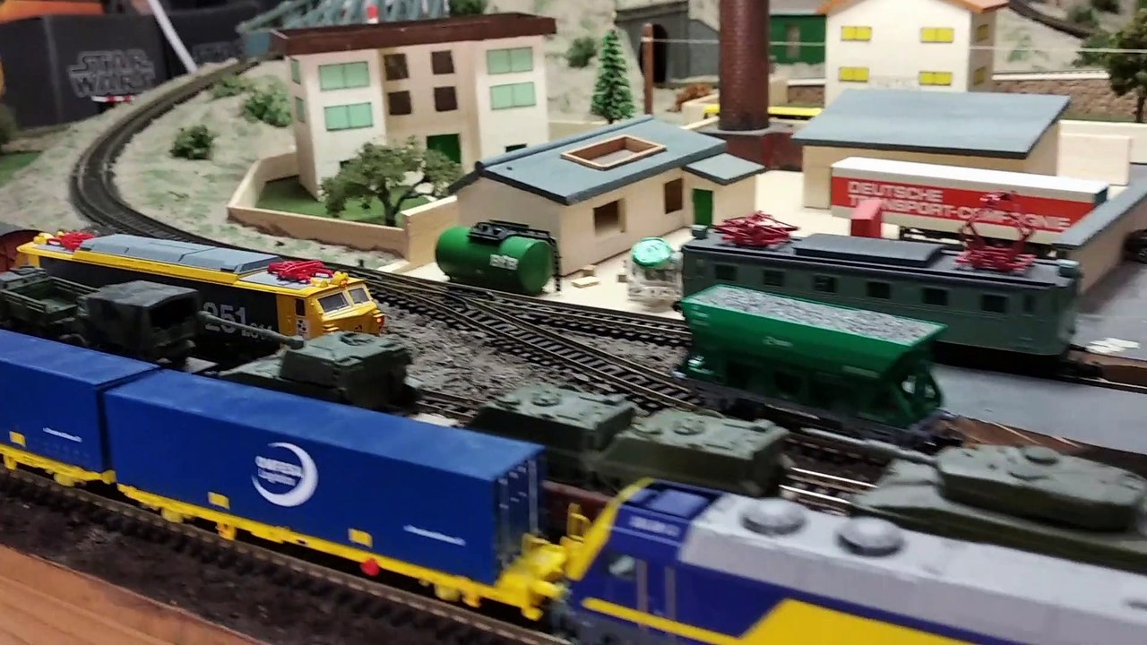 251 Taxi con vagones bobineros en Maqueta La Aguada.#modelismoferroviario #ferromodelismo