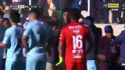 Hakemin ligde bulunamamasına rağmen VAR'ı kullanması sahayı karıştırdı