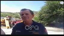 RTV Ora - Zjarri që rrezikon djegien e Monumentit të Kulturës po luftohet me fshesa e pompa shpine