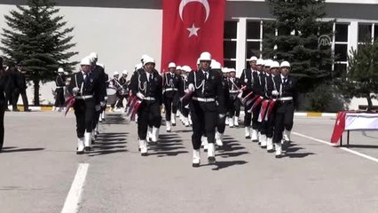 POMEM'de mezuniyet sevinci
