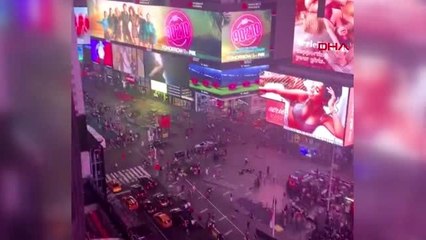 Motosiklet sesini silah sesi sandılar? Times Meydanı'nda panik