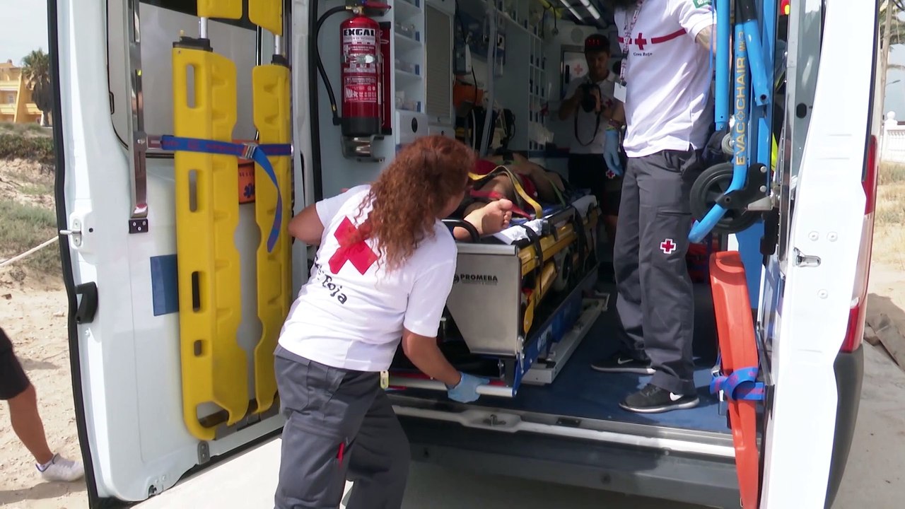 Así realiza Cruz Roja los rescates de bañistas en el mar