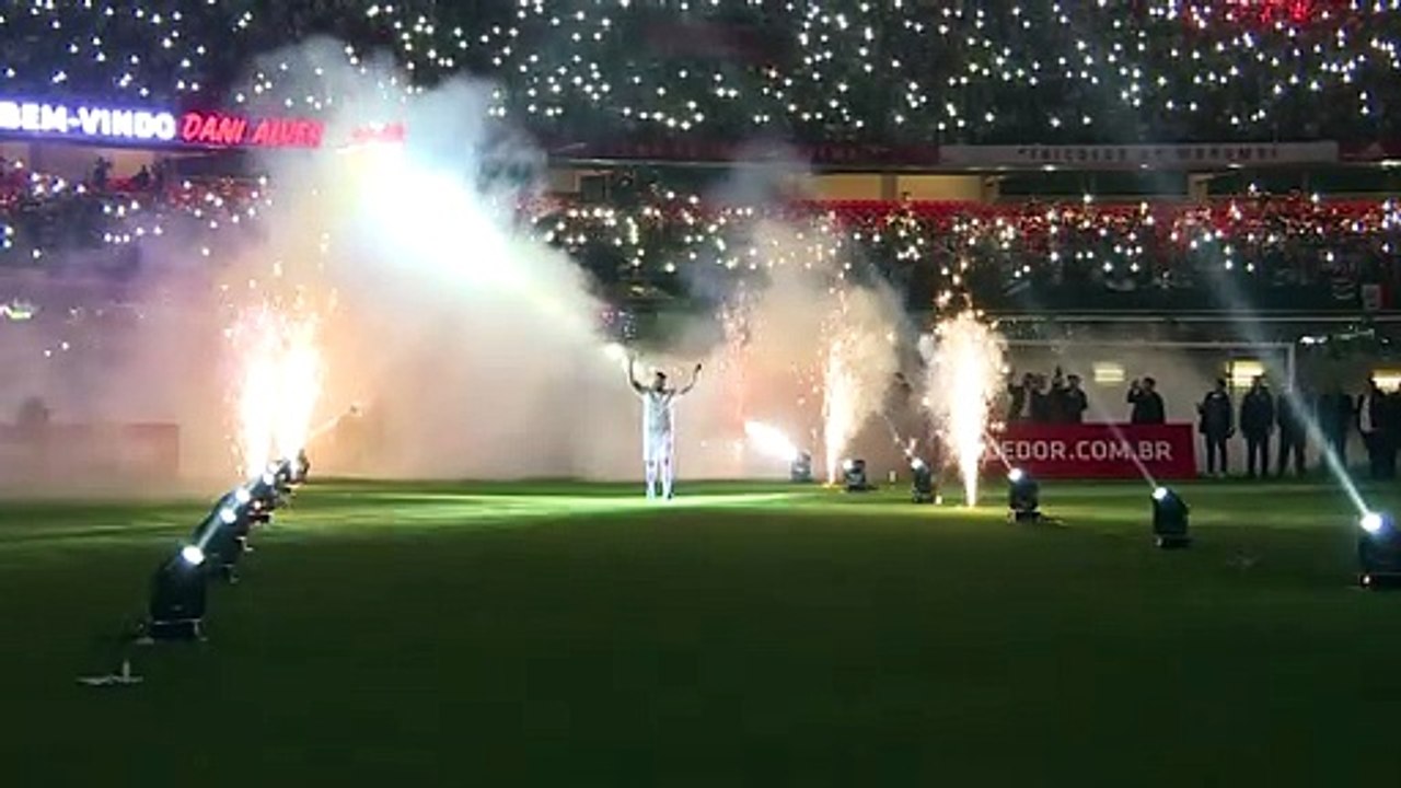 Dani Alves asegura que cumple "un sueño desde pequeño" con su llegada al Sao Paulo