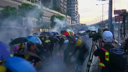 中, 홍콩에 경고..."불장난하면 타 죽는다" vs "안보문제 아니다" / YTN