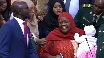 Kenya'da Ulusal Meclis'e bebeğiyle giden milletvekili, salondan atıldı