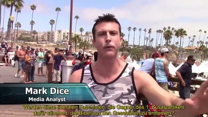 Amerikaner unterschreiben eine Petition für den Bibelverbot. Mark Dice