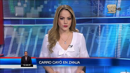 Vehículo cayó en una zanja en el sur de Guayaquil
