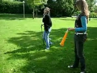 Le tape dans la boule