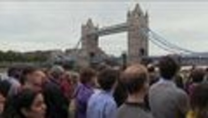 Londres recuerda, cerca del London Bridge, a las víctimas de los ataques