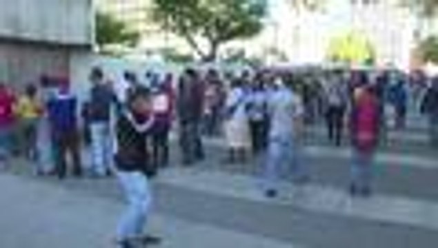 En video: la molestia de los venezolanos mientras aguardan para cambiar sus bolívares