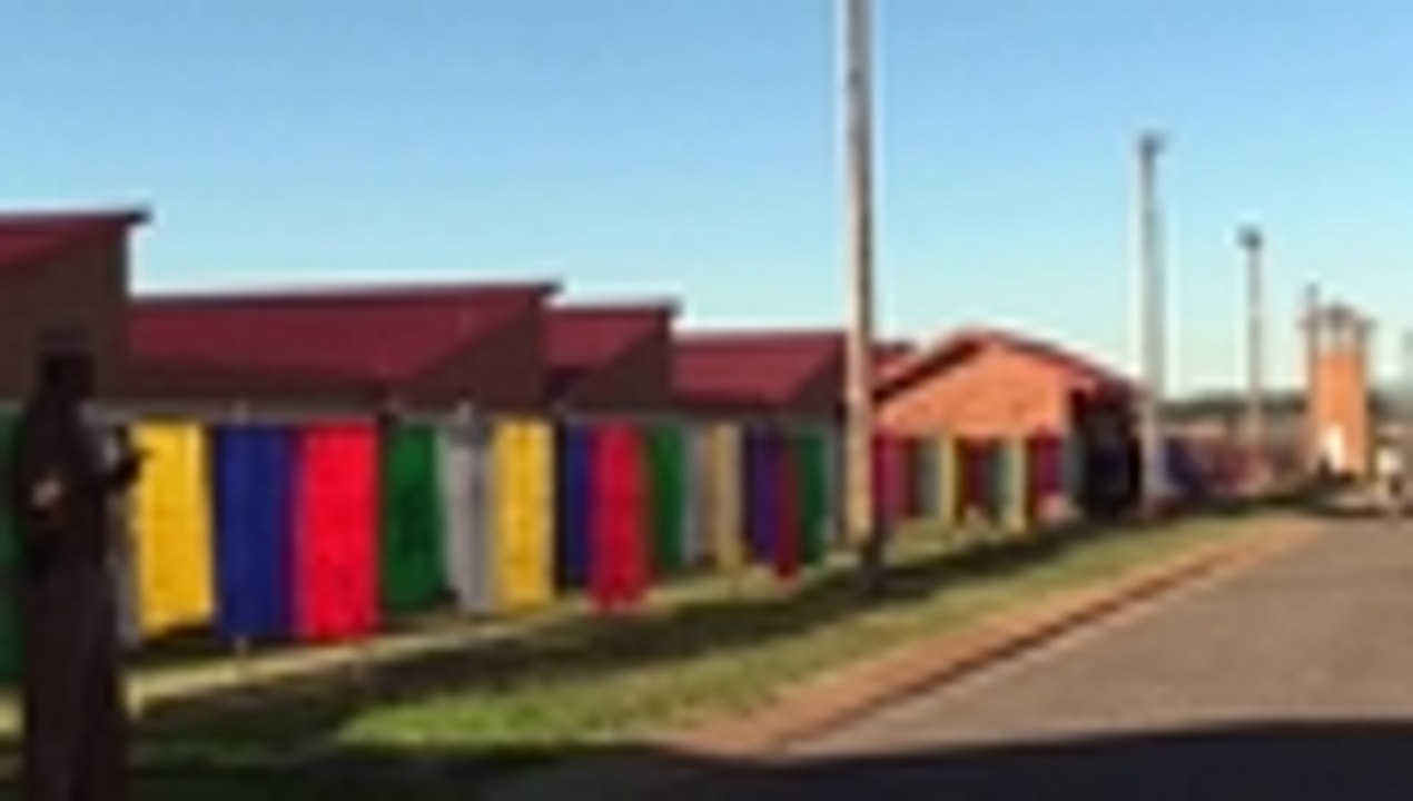 Video un retrato de Mandela, visible desde el espacio, conmemora 100 años de su natalicio
