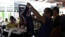 Japonés en Cali se cambia de camisa después del gol a Colombia