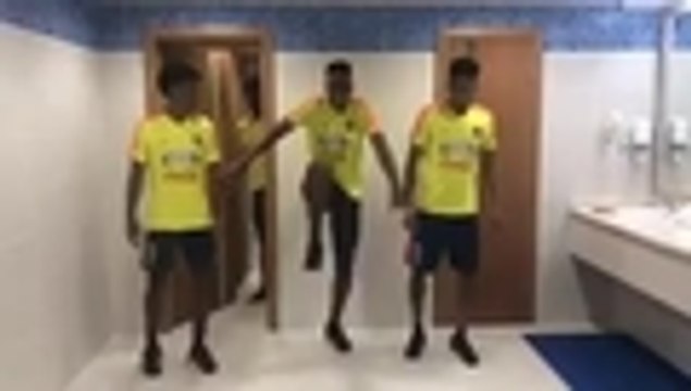El baile de Yerry Mina, Juan Guillermo Cuadrado y Johan Mojica en la concentración de Colombia