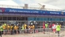 Los hinchas peruanos, preparados en Sochi para el partido frente a Australia