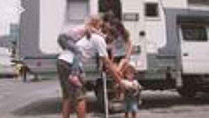 la historia de La familia que dejó Francia para recorrer el mundo en una casa rodante