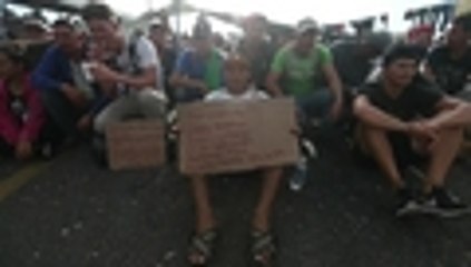 En video 200 hondureños pasan la noche en frontera con México, camino a EE. UU.