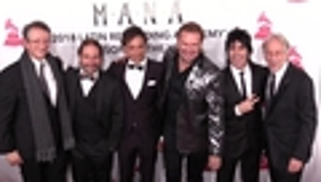 Video: Maná se corona en los Latin Grammy: "Hay que ser humilde incluso con premios