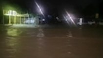 Inundación de calles y congestión vehícular  por fuertes lluvias de este viernes en Cali