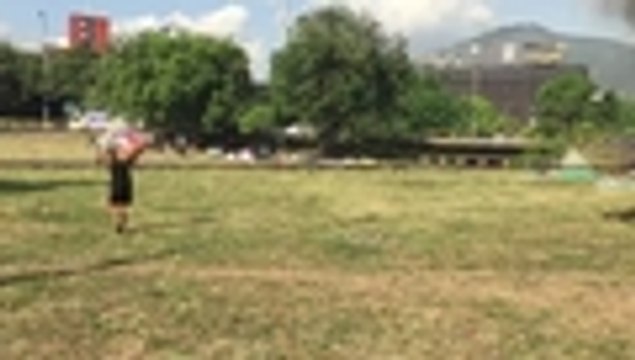 Video: evacúan a venezolanos en zonas aledañas al terminal de transporte de Cali. Parte 2